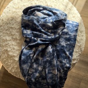 Athleta Blue and White Tie-Dye Scarf